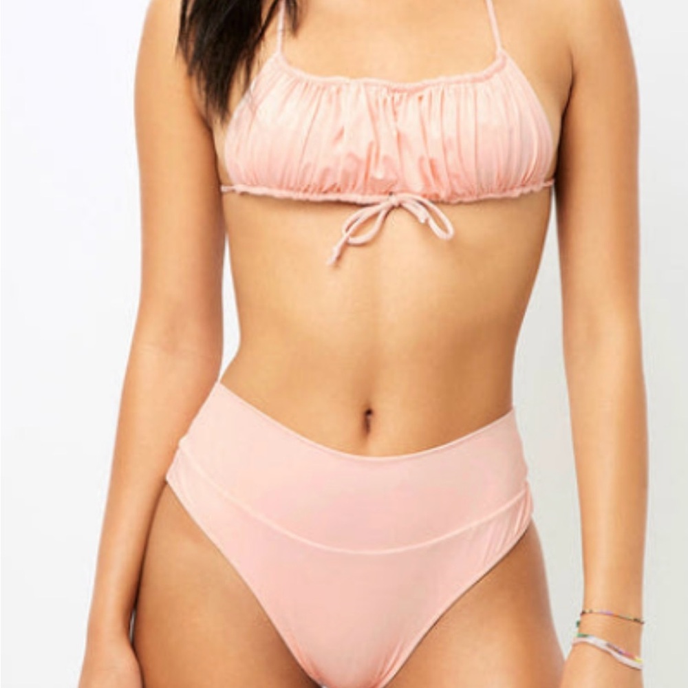 Frankie’s Bikini’s Dreamy Top / Dylan Bottom